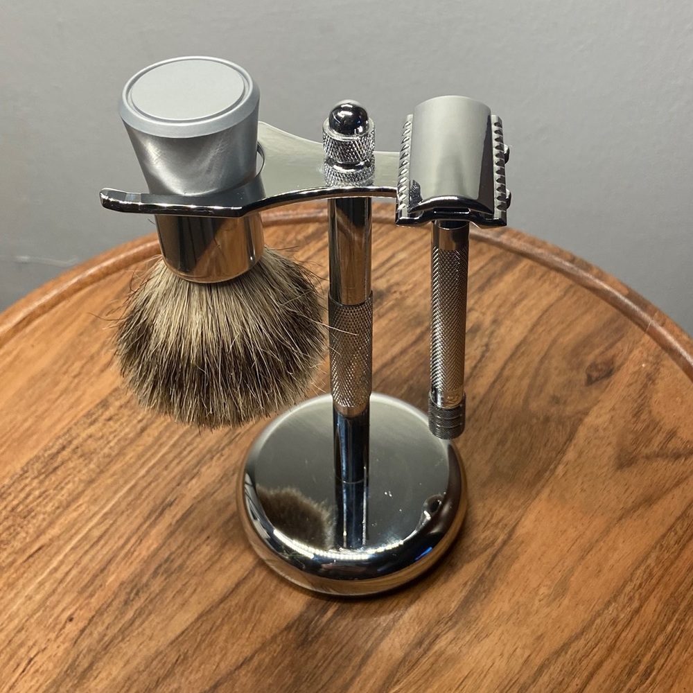 Razor stand